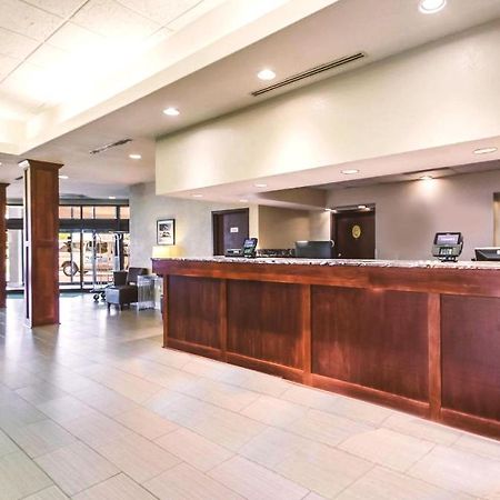 Norwood Inn & Suites Milwaukee Butler Buitenkant foto