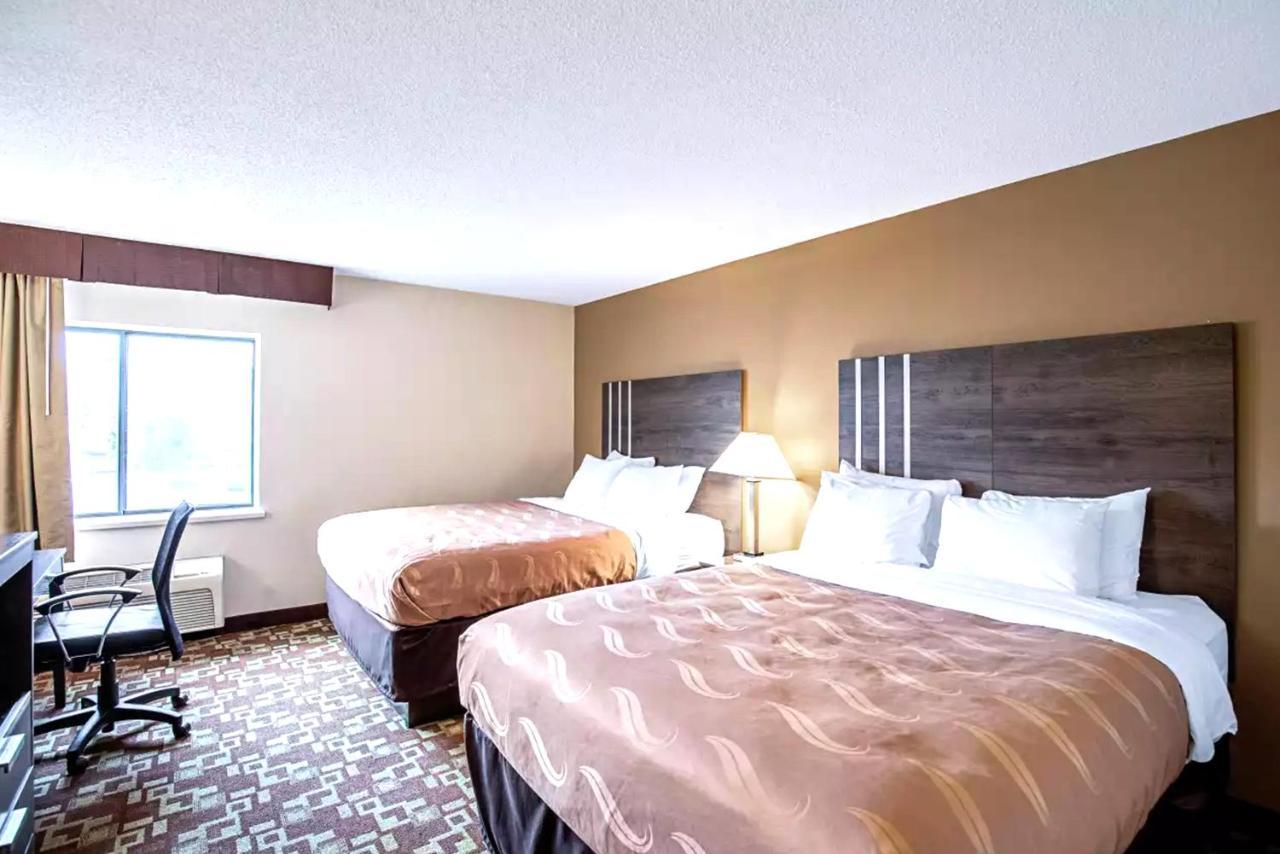 Norwood Inn & Suites Milwaukee Butler Buitenkant foto