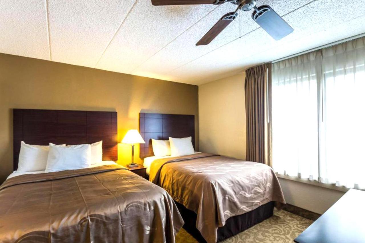 Norwood Inn & Suites Milwaukee Butler Buitenkant foto